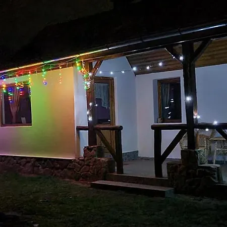 Casa De Peste Apa *